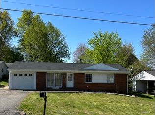 121 Longview Dr, Paducah, KY 42001