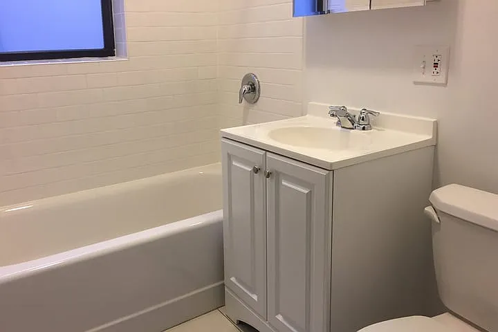 Greenwood 5201 — Photo 34