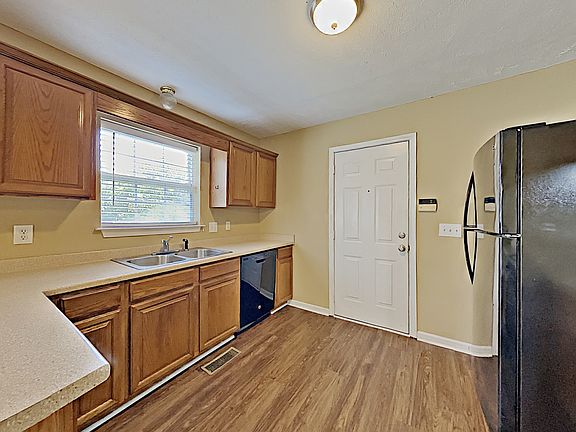 4th image of 899 Lavergne Ln