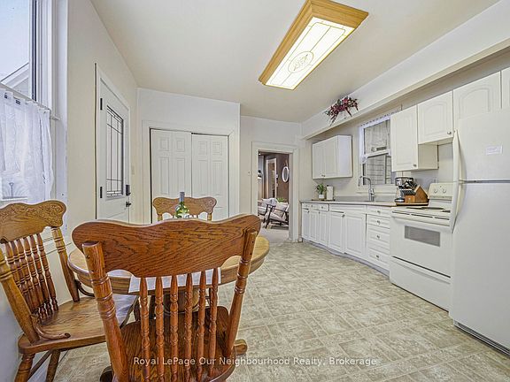 2nd image of 43 Mill St S