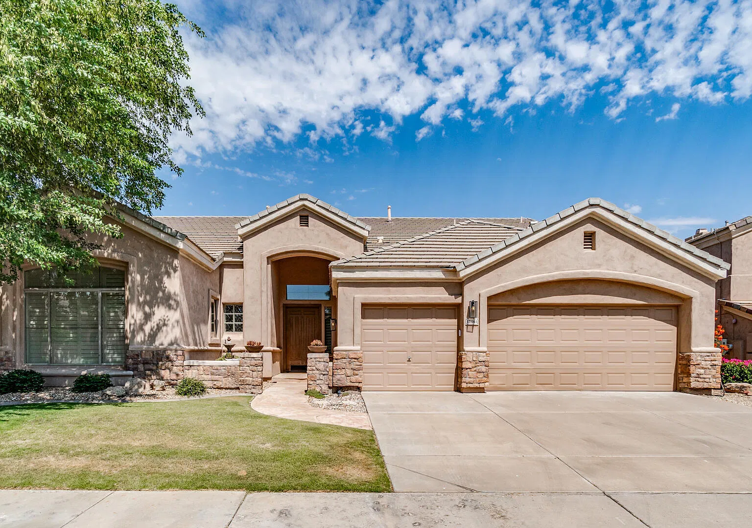 4 bed, 2.5 bath, 2858 sqft, $6,000 — Photo 1