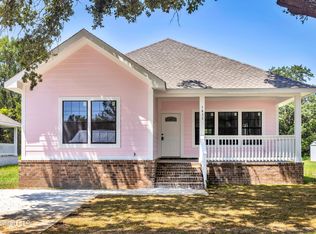 1411 Mantou St, Pascagoula, MS 39567
