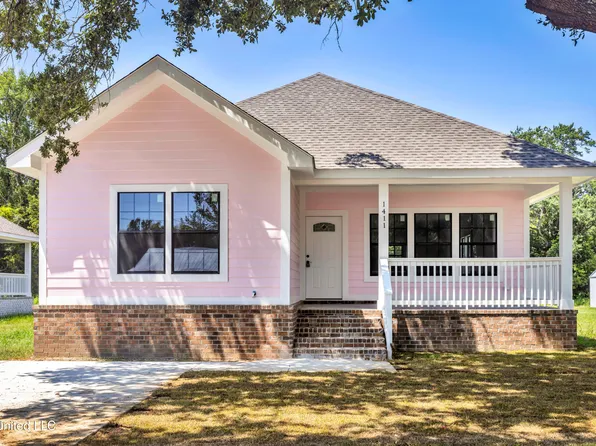 1411 Mantou St, Pascagoula, MS 39567