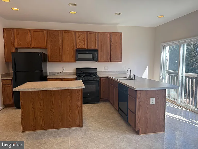 144 Keating Cir — Photo 4