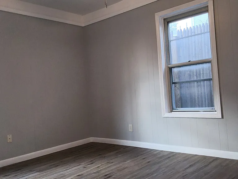 212-218 Lowell St #1E — Photo 9