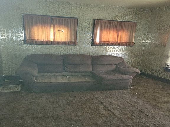 5th image of 330 E Main St