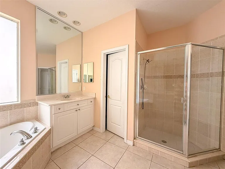 12947 Runswick Ave — Photo 22