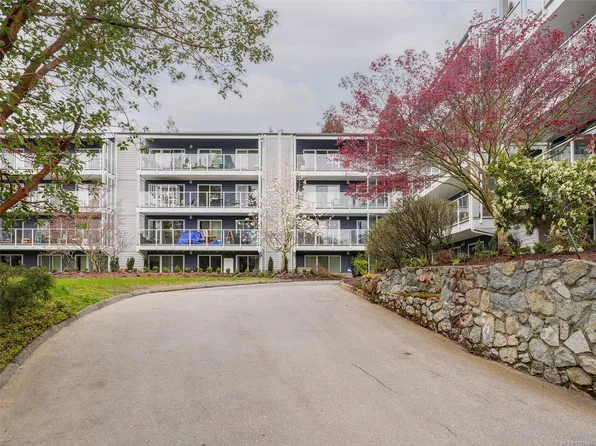 3277 Quadra St #102, Saanich, BC V8X 4W9