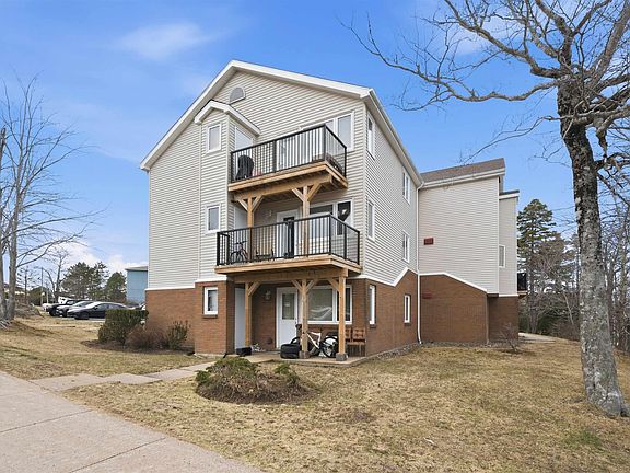 3rd image of 131 Farnham Gate Rd #201