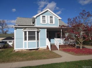 214 W Rockwell St, Fenton, MI 48430