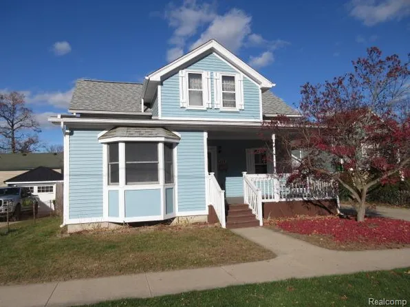 214 W Rockwell St, Fenton, MI 48430