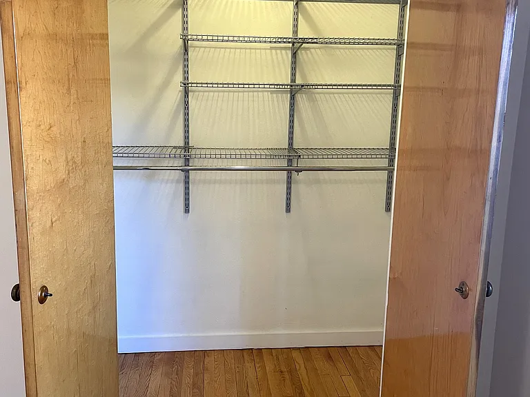 Virginia Apartments — Photo 10