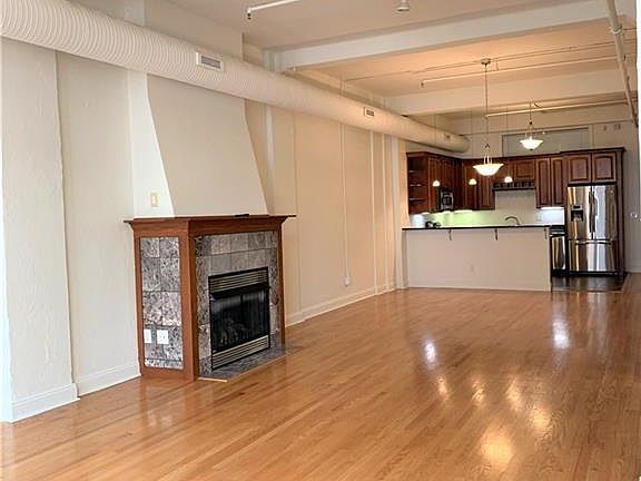 5th image of 2042 E 4th St APT 200