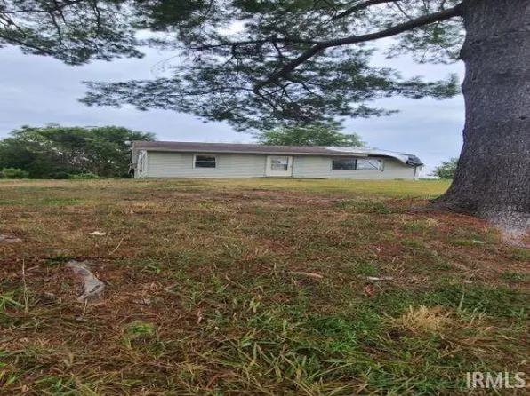 5330 S Lincoln St, Oakland City, IN 47660