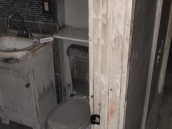 3rd image of 5614 Bloyd St