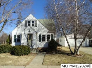 221 S Virginia Ave, Mason City, IA 50401