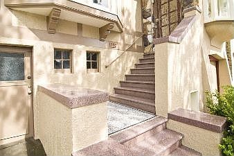 :: 770 10th Avenue
