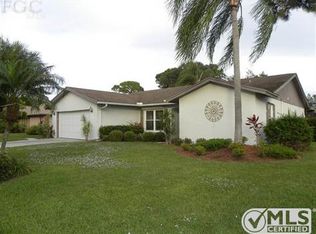 5721 Stonehaven Dr, North Fort Myers, FL 33903