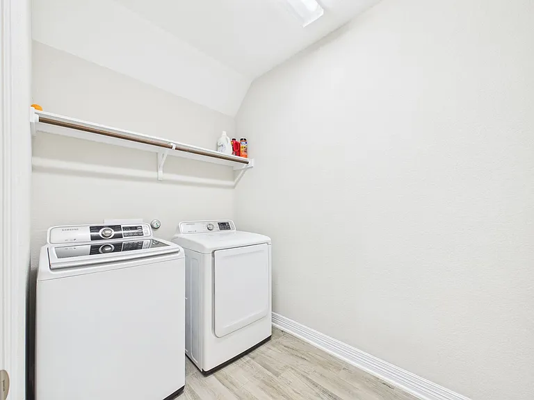 105 Auburn Cv — Photo 13