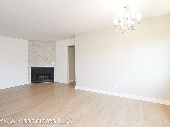 5th image of 3646 Mentone Ave #8
