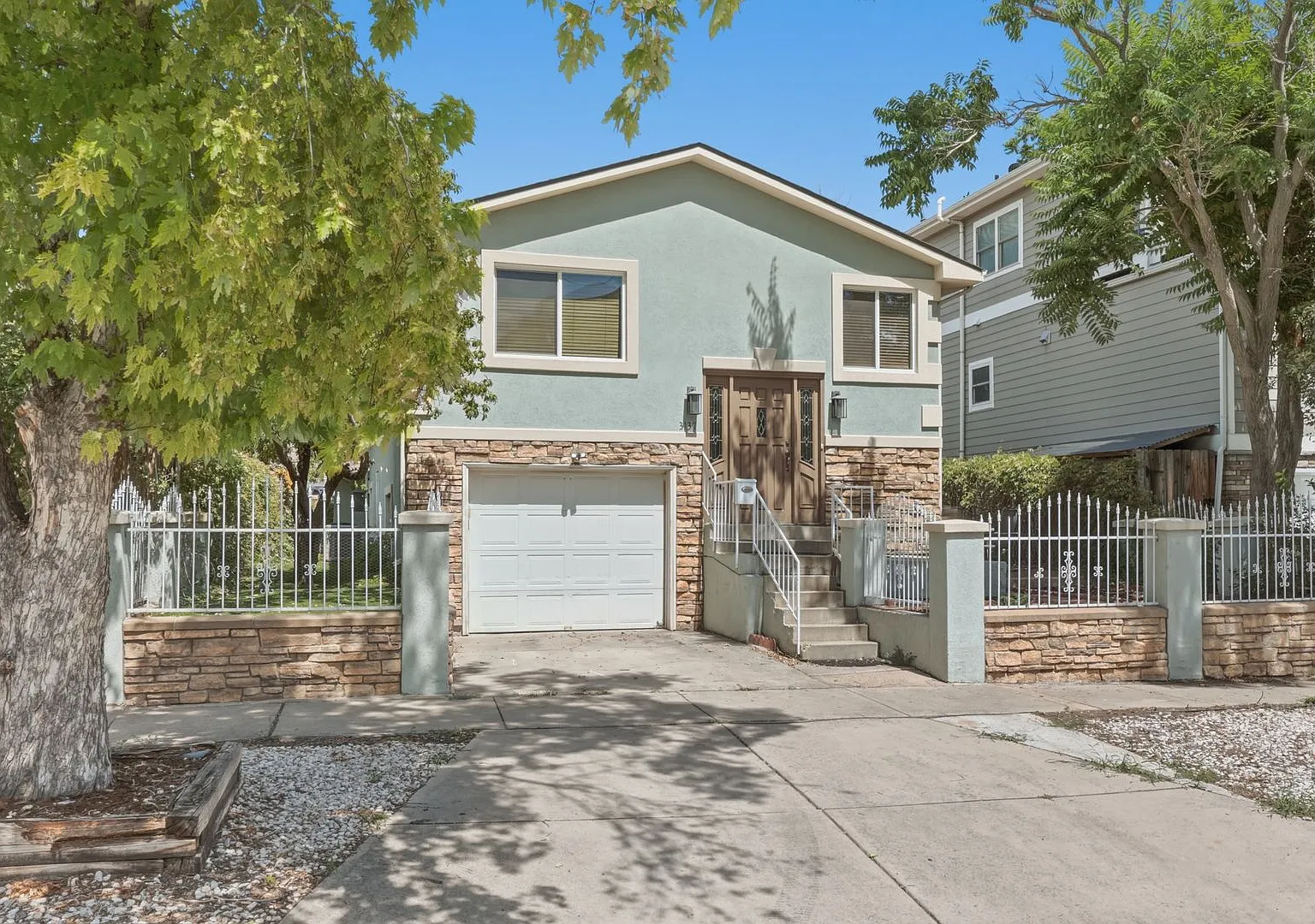 3137 W 20th Ave — Photo 3