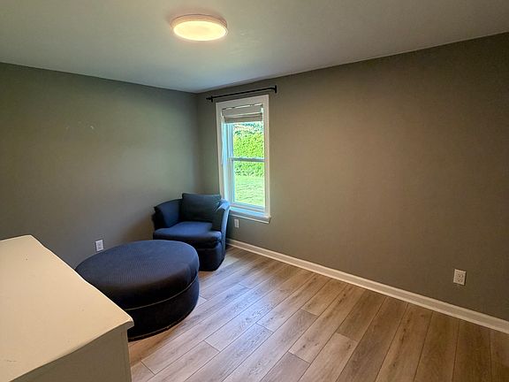 4th image of 1032 Gilmore Rd