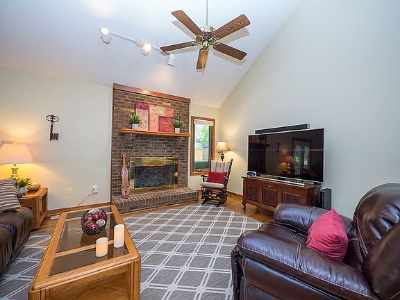 4th image of 8271 Scarlet Oak Ct