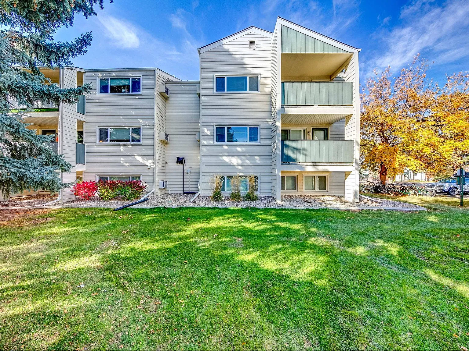 2 bed, 1 Bath Apartments located in Central Fort Collins! — Photo 2