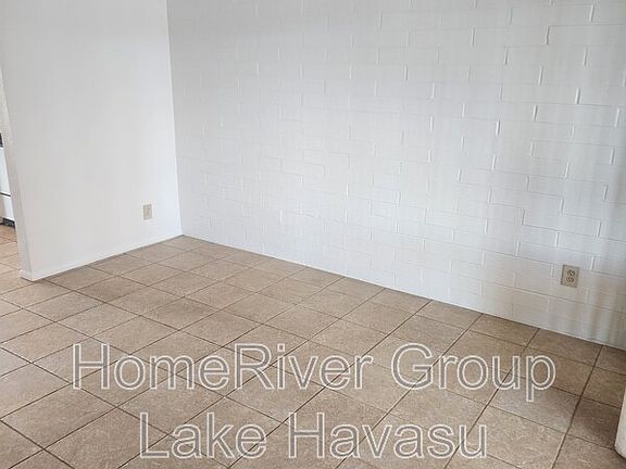 3rd image of 89 Acoma Blvd N APT 8
