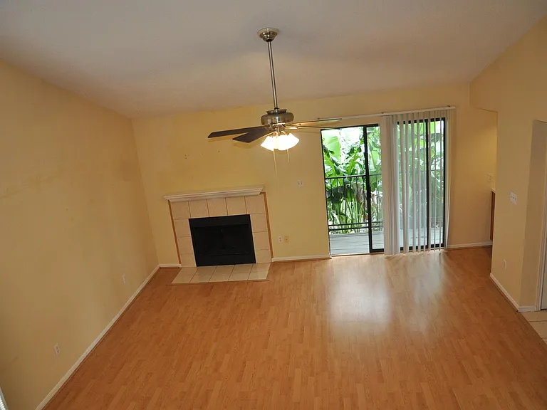 3754 Tanglewilde St #C16 — Photo 27
