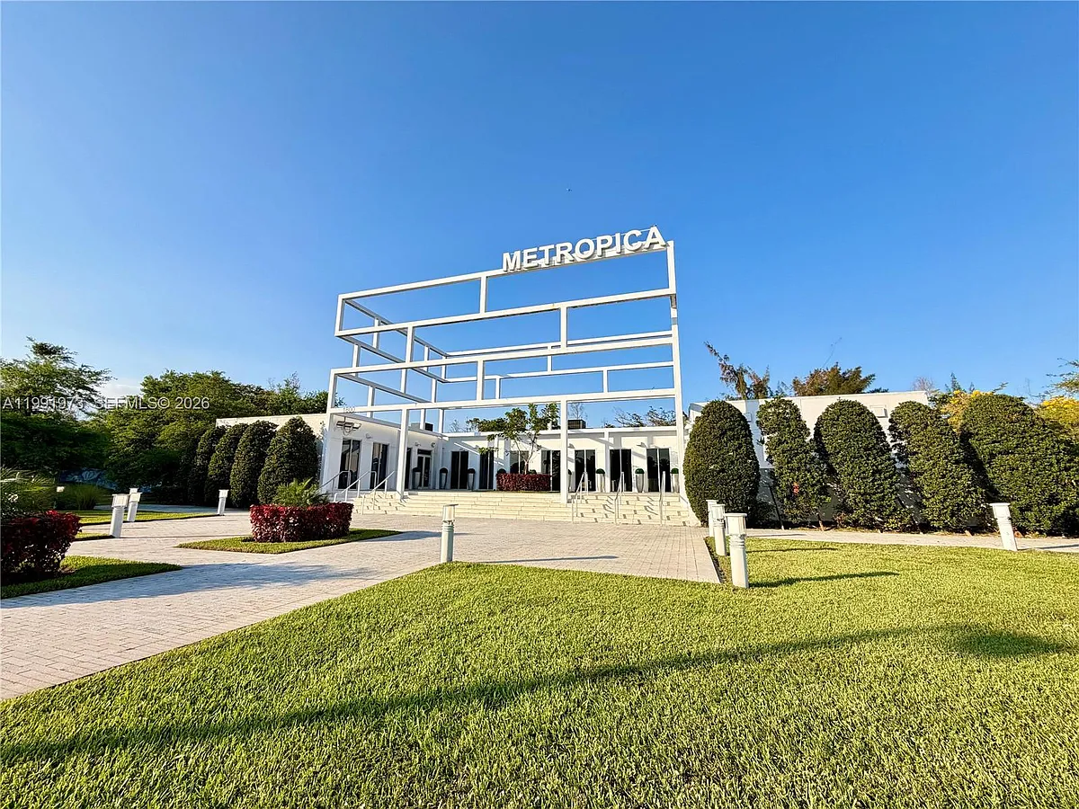 Building Photo - 2000 Metropica Way #2208
