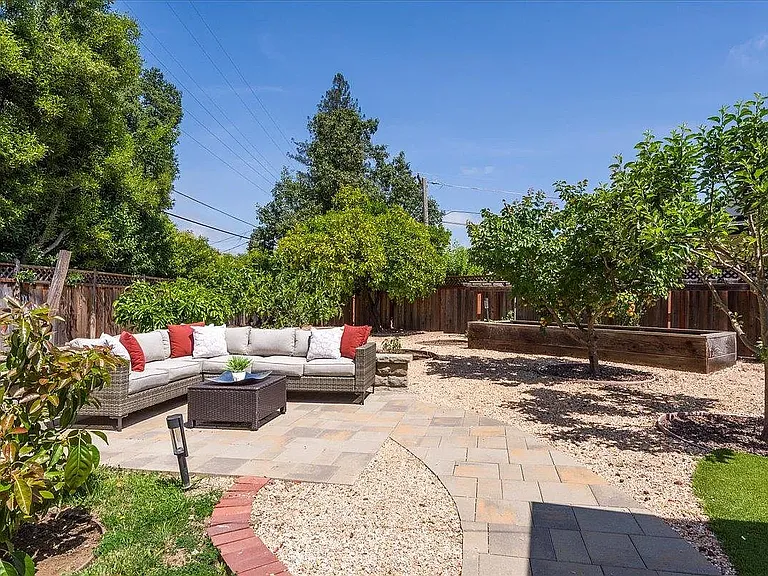 1027 Edmonds Ct — Photo 19