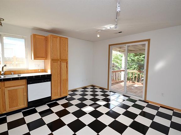 4th image of 1810 SE 170th Ave