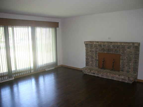 4th image of 611 NW Ward Rd