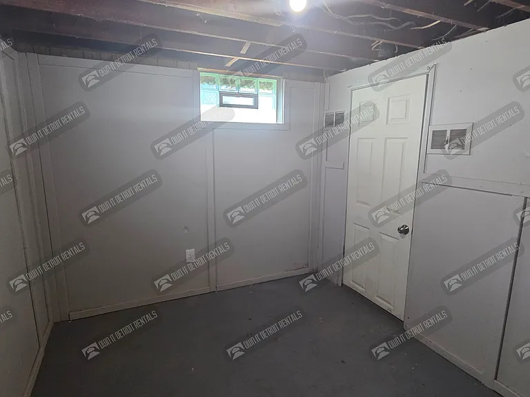 8460 Timken Ave — Photo 26