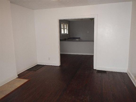3rd image of 1120 Matthews Dr