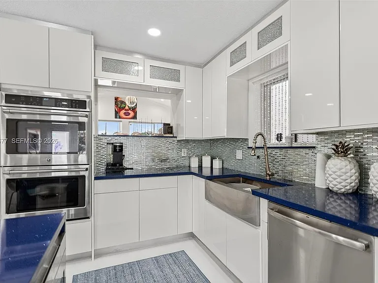 317 S Riverside Dr — Photo 13
