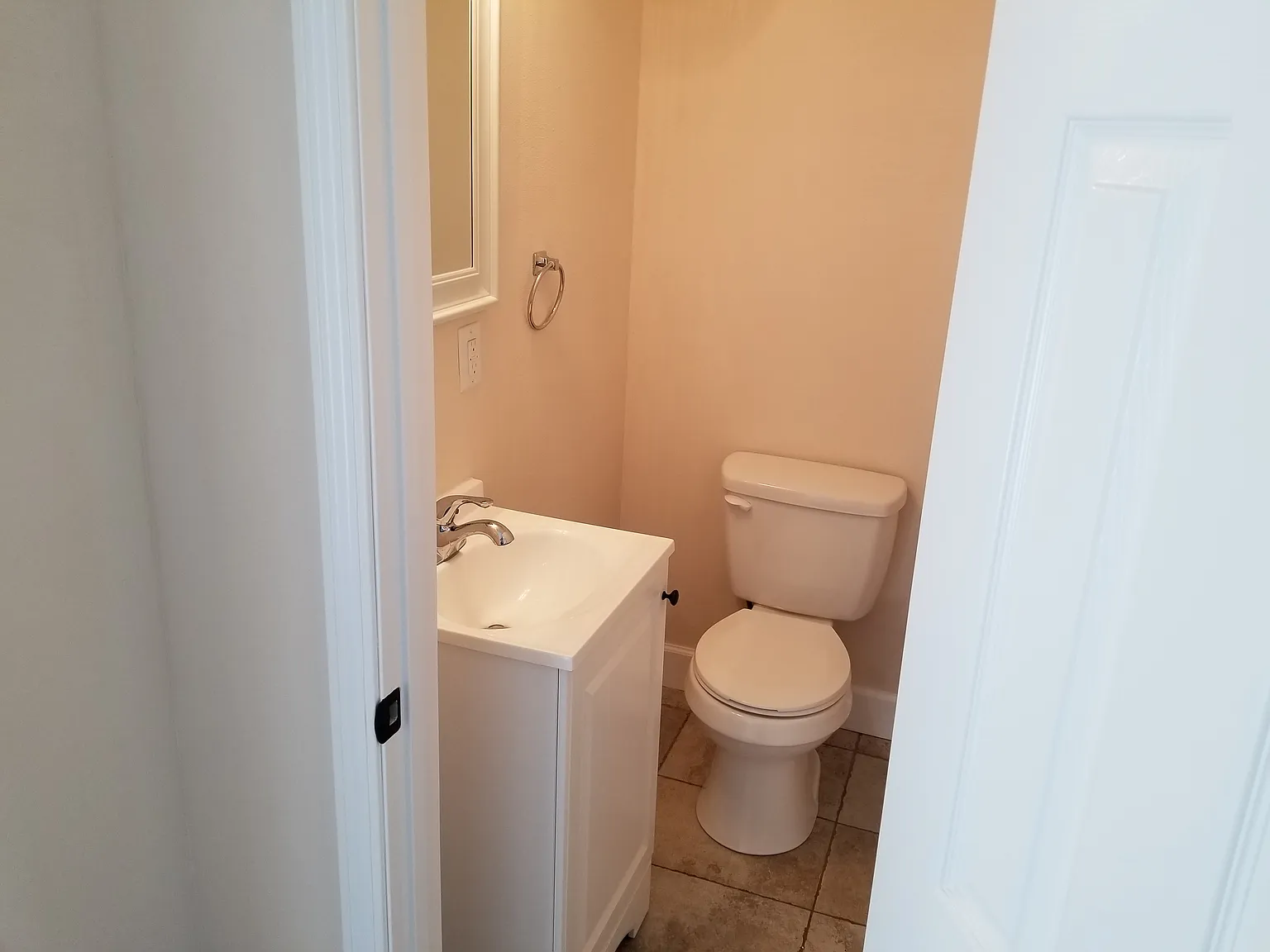 2 bed, 1.5 bath, 992 sqft, $1,115 — Photo 4