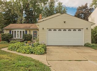 7930 Richwood Dr, Mentor On The Lake, OH 44060