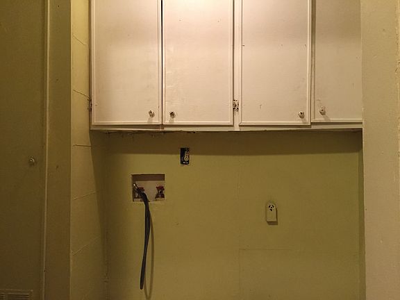 Washer / Dryer area