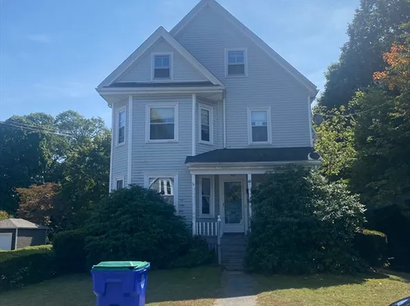 49 Crescent St, Rockland, MA 02370