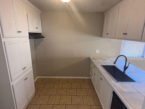 5th image of 236 NW 121st St