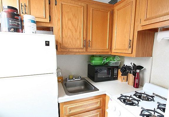 5th image of 455 W 34th St APT 3F