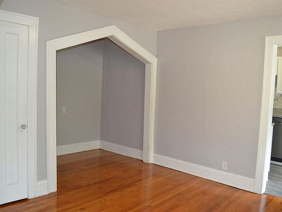 3rd image of 2924 Victoria Ave APT 2