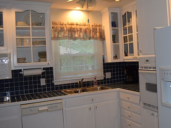 4th image of 16 Hastings Cir
