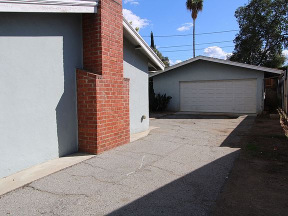 3rd image of 238 E Cypress Ave