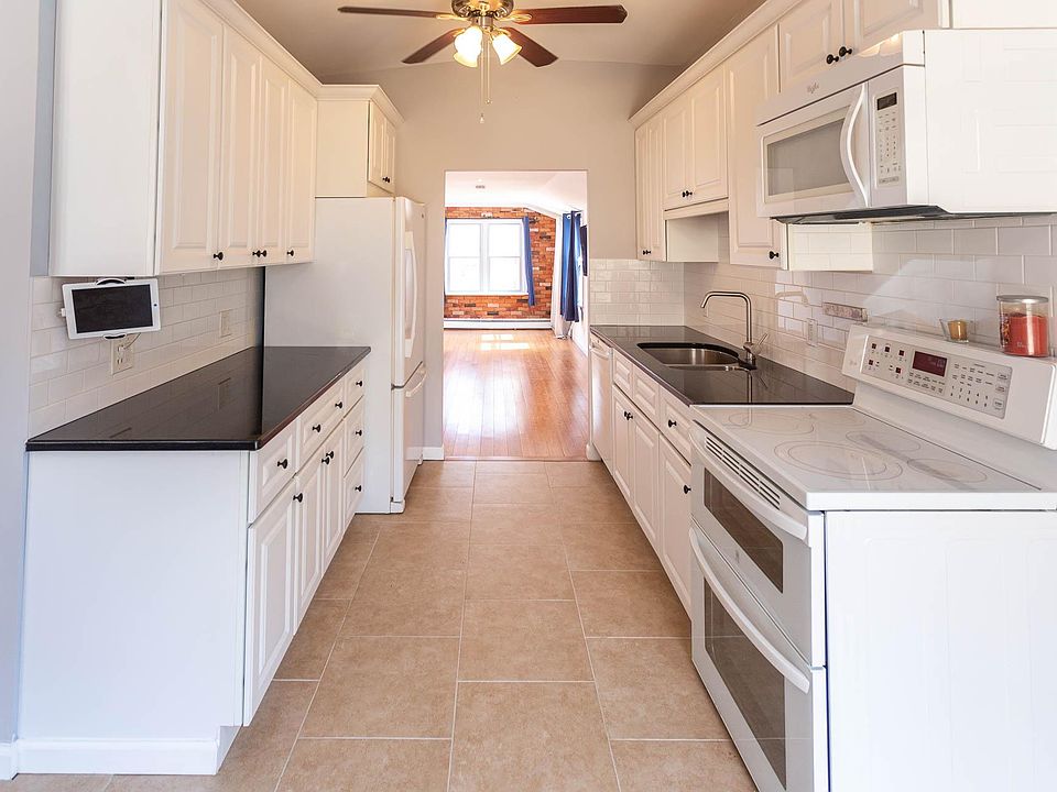 1st image of 22 Briar Hill Dr