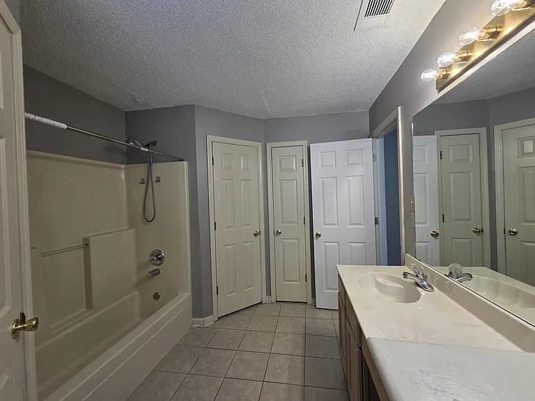 7733 Shadowland Dr — Photo 12