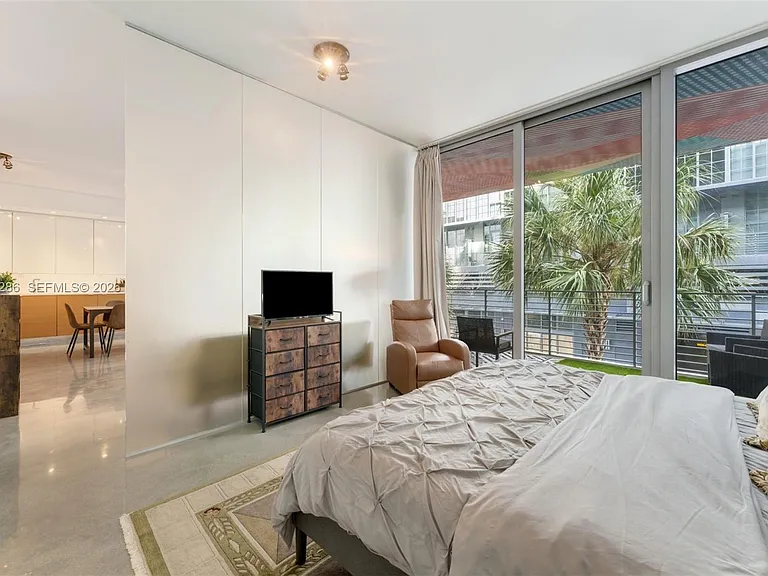 250 NW 24th St #2B — Photo 10