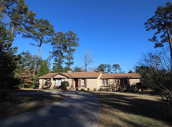 2nd image of 3 Highland Woods Dr